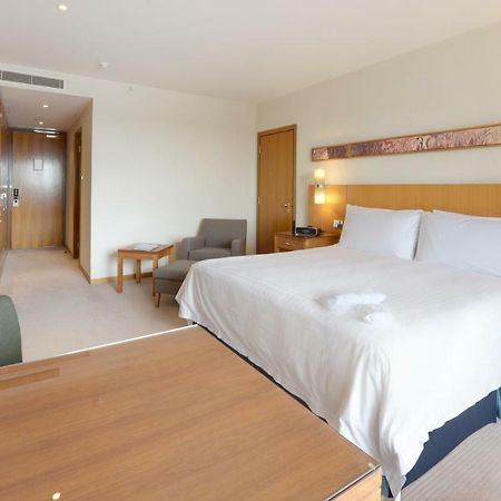 Canary Riverside Plaza Hotel Лондон Екстериор снимка A room at the hotel
