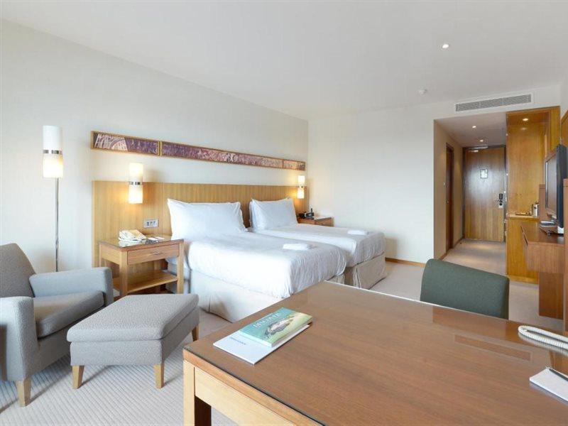 Canary Riverside Plaza Hotel Лондон Екстериор снимка A room at the hotel