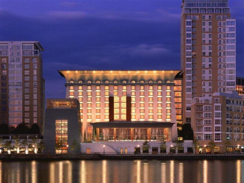 Canary Riverside Plaza Hotel Лондон Екстериор снимка The InterContinental London O2