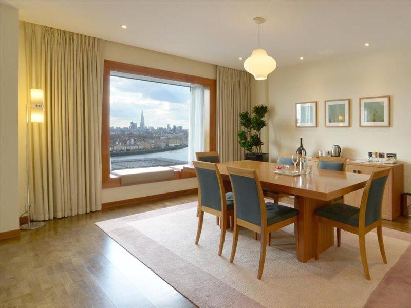 Canary Riverside Plaza Hotel Лондон Екстериор снимка A dining room
