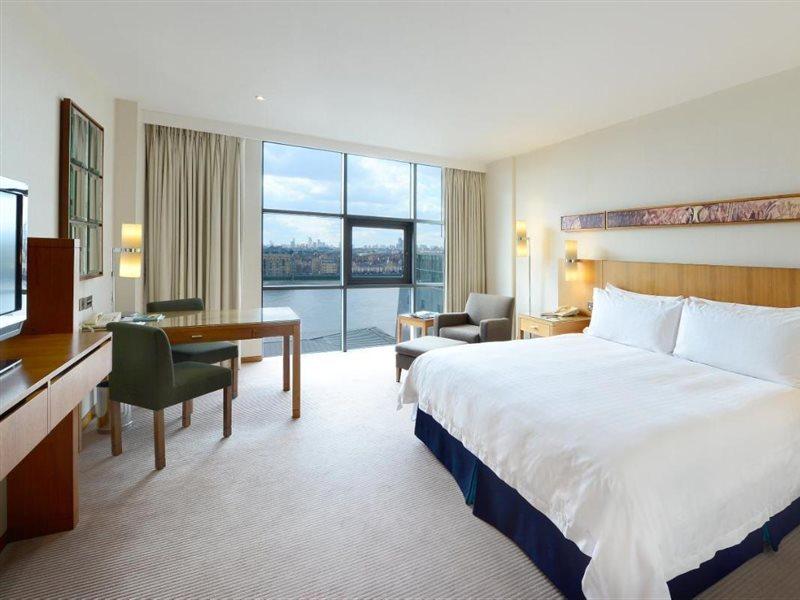 Canary Riverside Plaza Hotel Лондон Екстериор снимка A room at the InterContinental Sydney