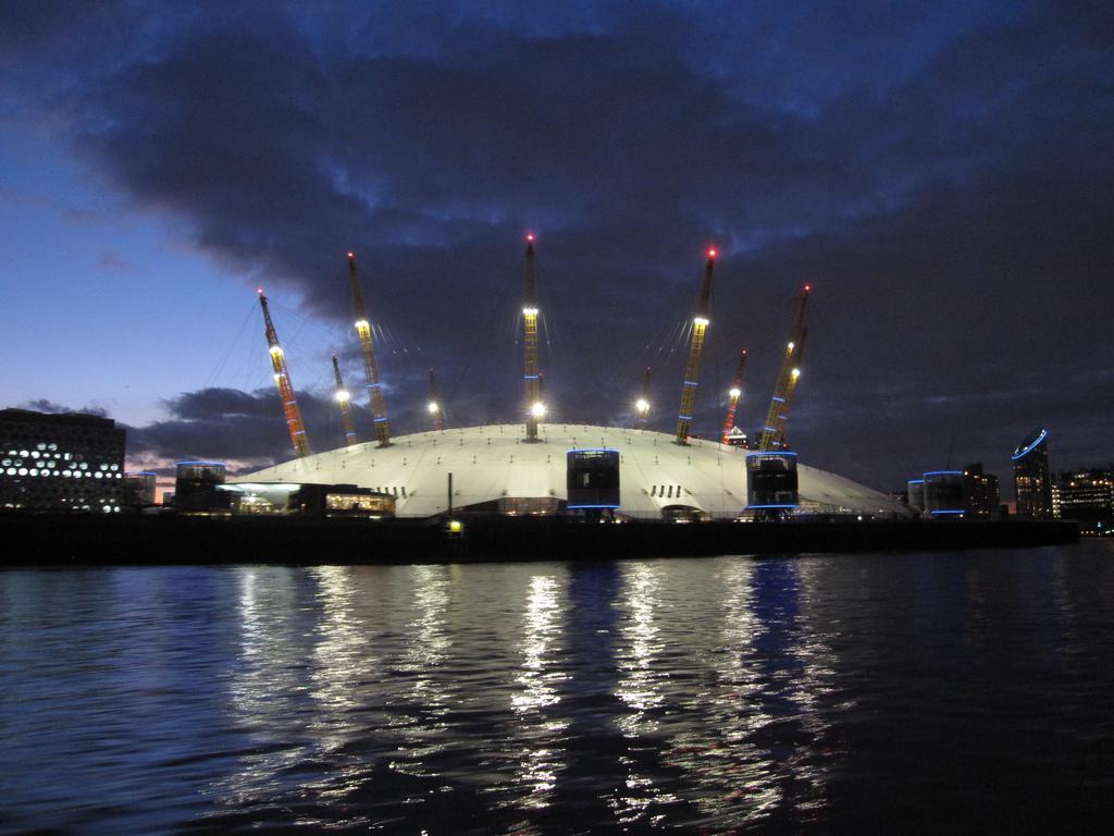 Canary Riverside Plaza Hotel Лондон Екстериор снимка The O2, London