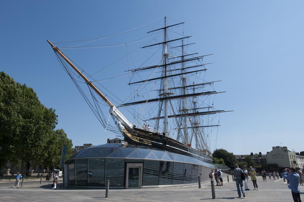 Canary Riverside Plaza Hotel Лондон Екстериор снимка The Cutty Sark at Greenwich