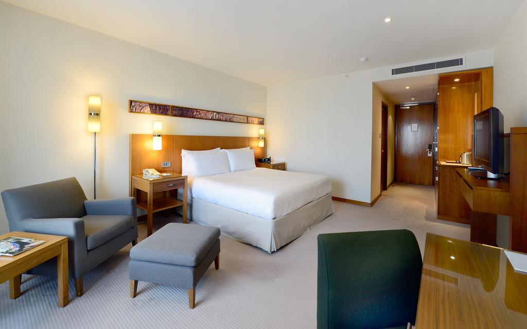 Canary Riverside Plaza Hotel Лондон Екстериор снимка A room at the hotel