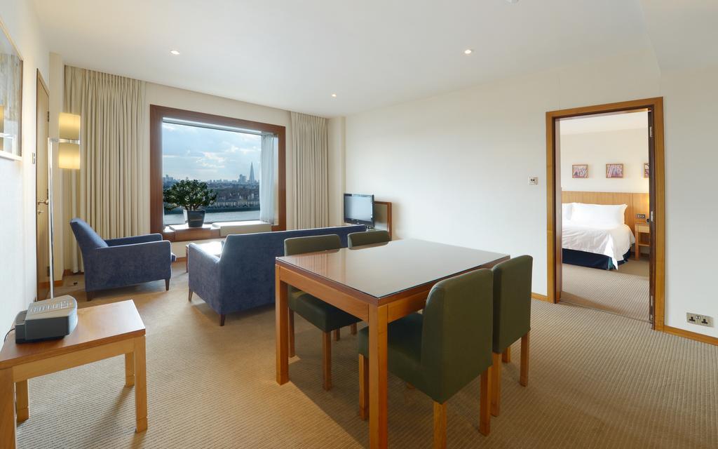 Canary Riverside Plaza Hotel Лондон Екстериор снимка A suite at the InterContinental London - The O2