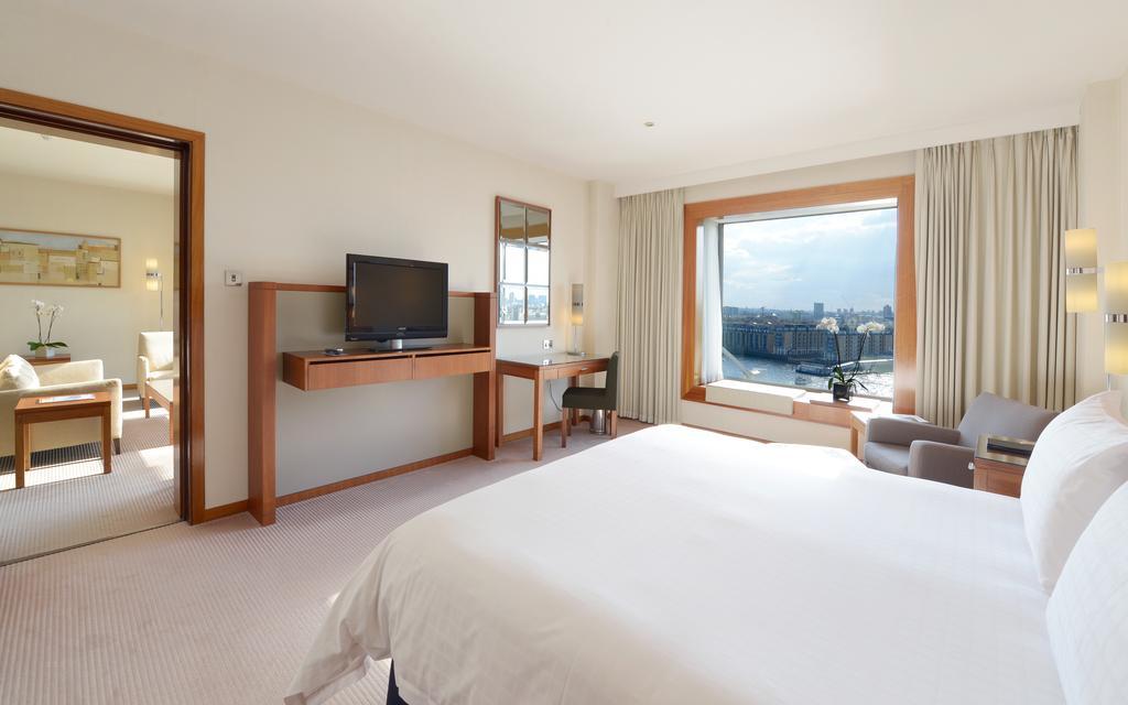 Canary Riverside Plaza Hotel Лондон Екстериор снимка A room at the InterContinental London - The O2