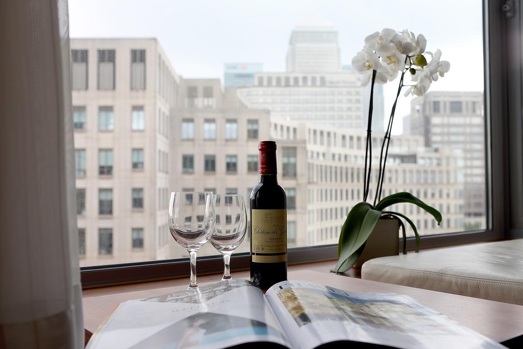 Canary Riverside Plaza Hotel Лондон Екстериор снимка A view from a suite at the Mandarin Oriental, New York