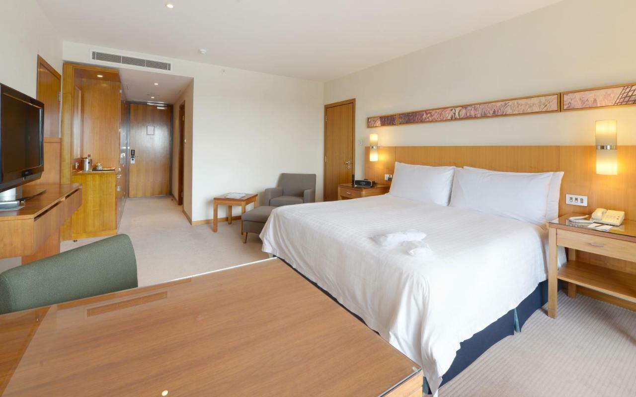 Canary Riverside Plaza Hotel Лондон Екстериор снимка A room at the hotel